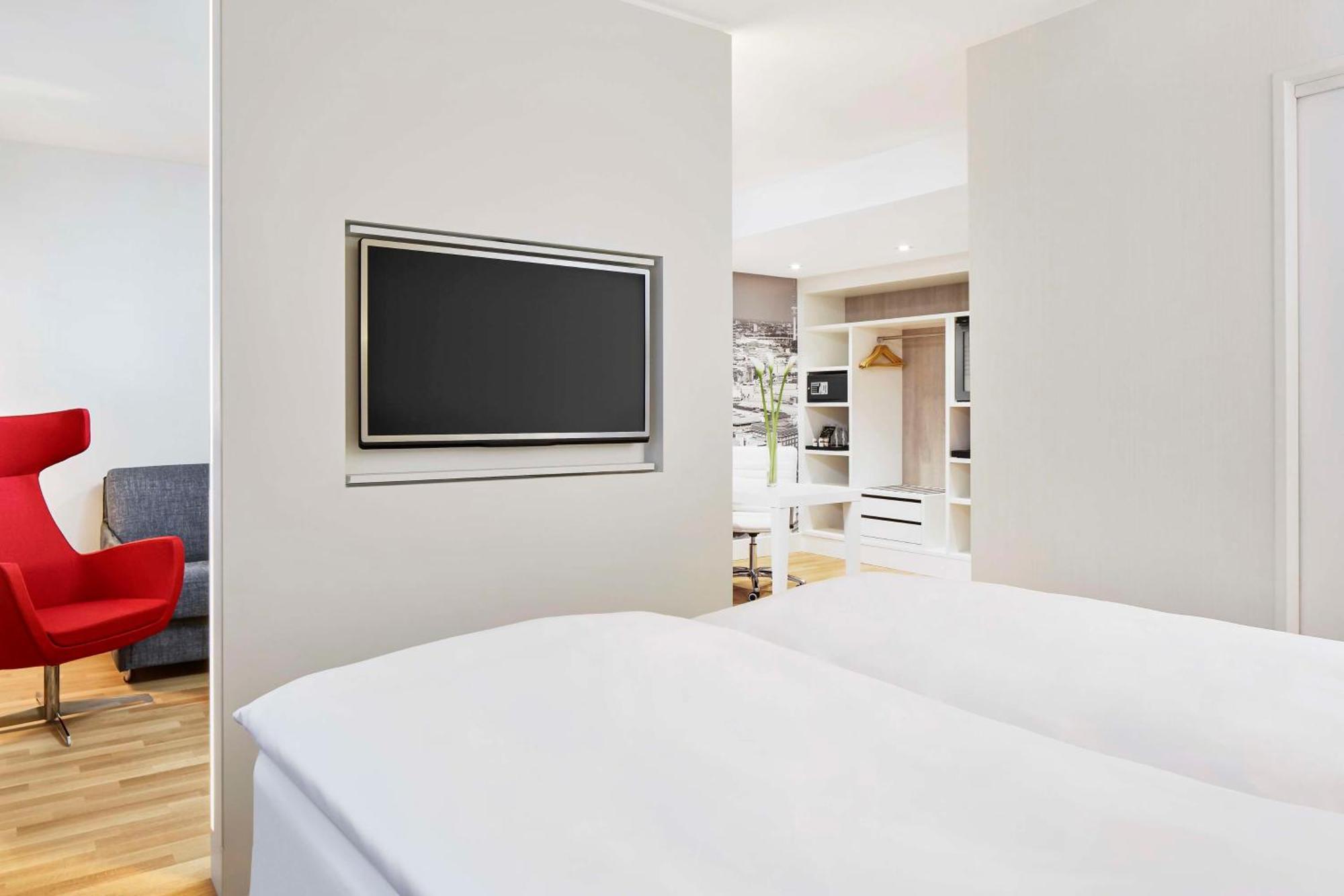Nh Collection Hamburg City Bagian luar foto