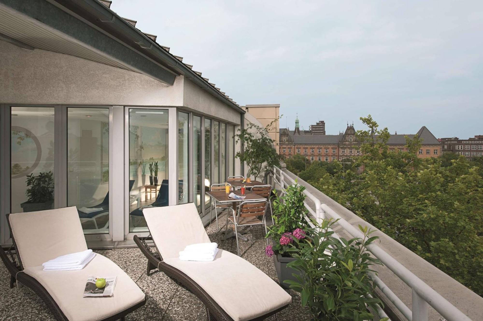 Nh Collection Hamburg City Bagian luar foto