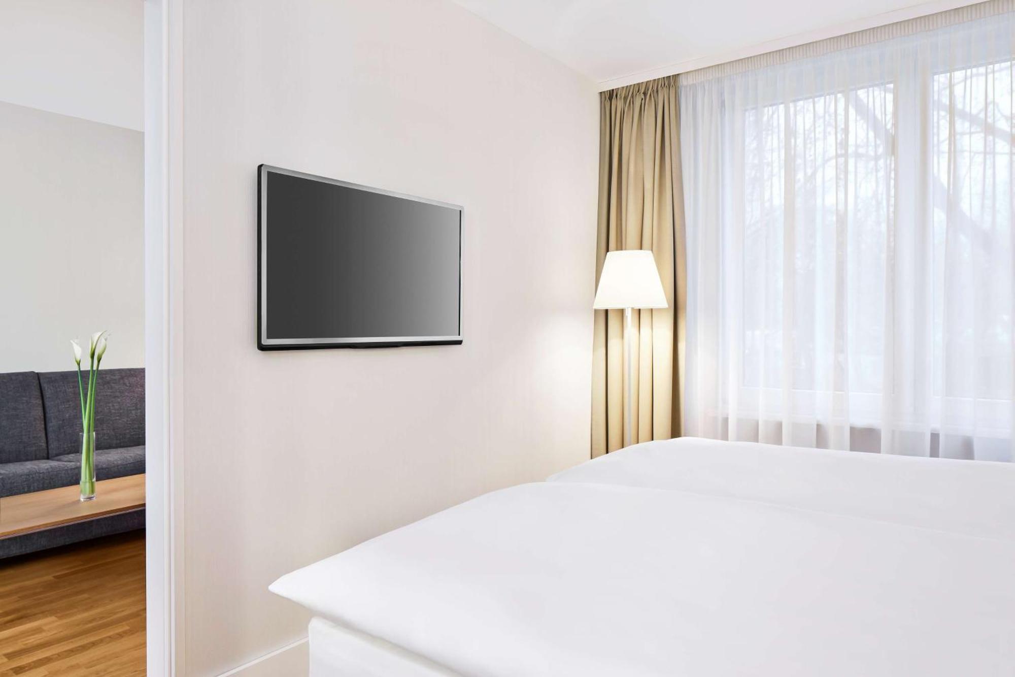 Nh Collection Hamburg City Bagian luar foto
