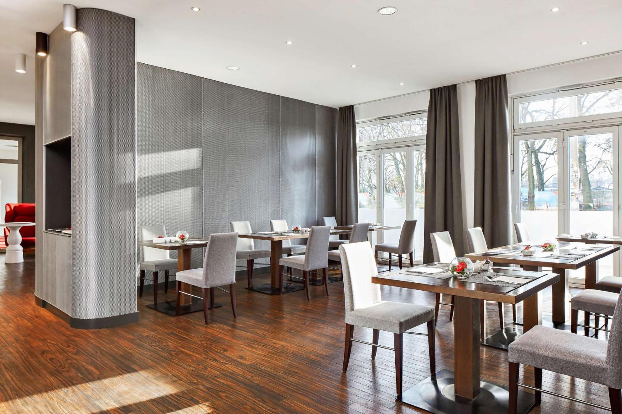 Nh Collection Hamburg City Bagian luar foto
