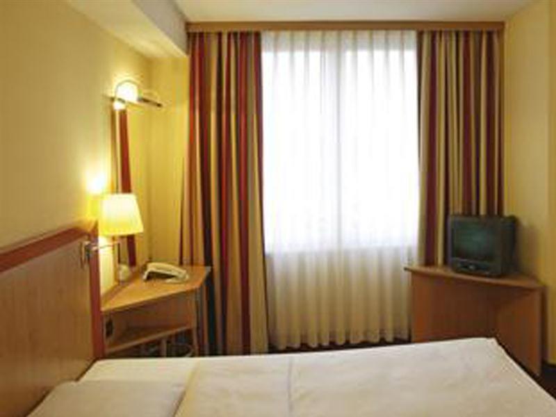 Nh Collection Hamburg City Bagian luar foto
